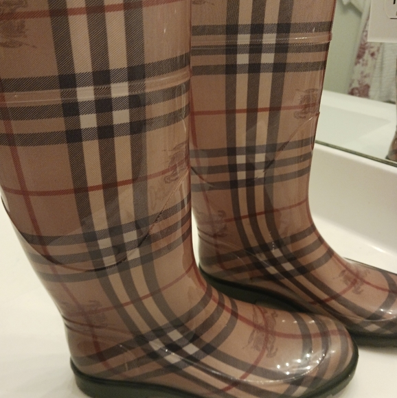 Burberry women's rain boots. - Picture 10 of 12